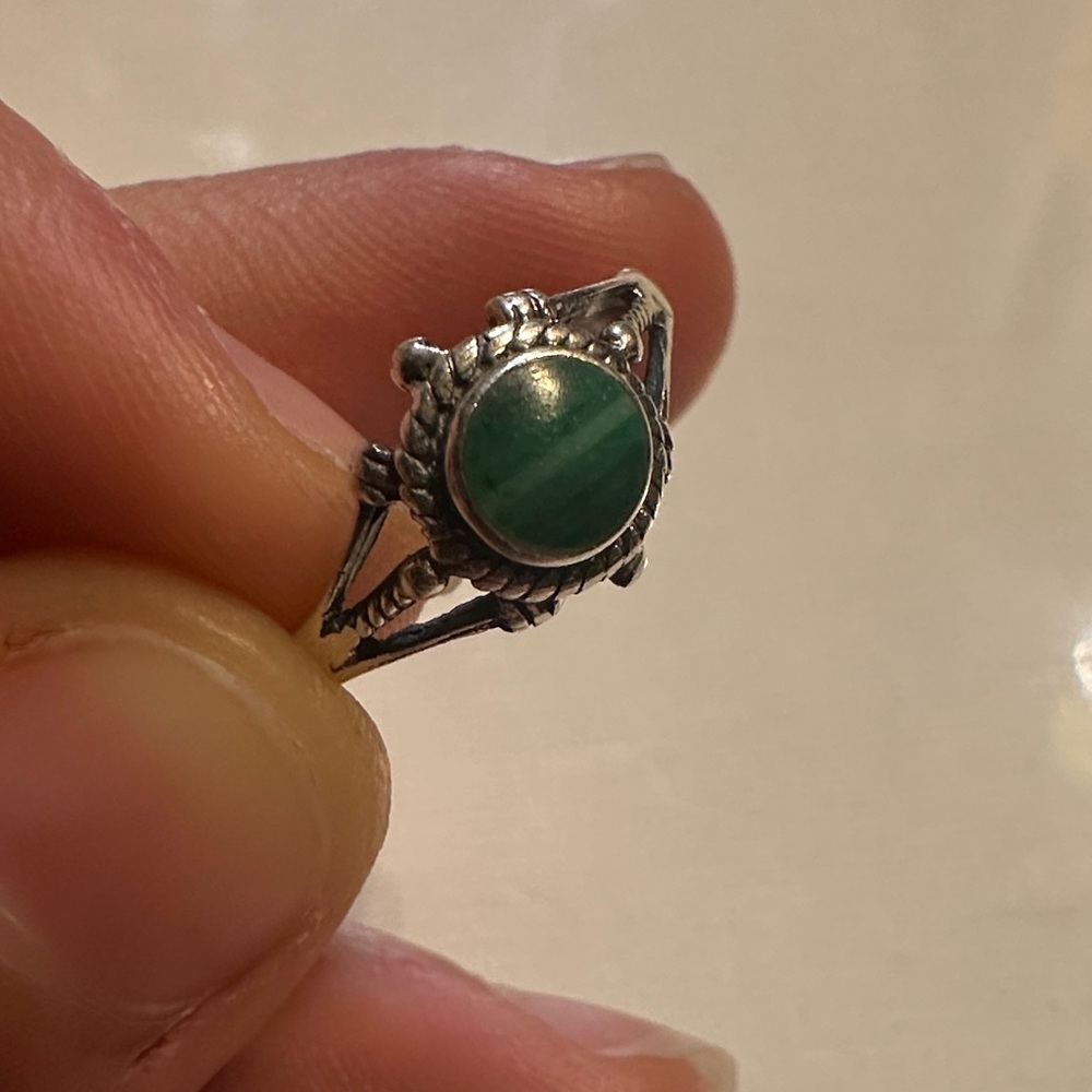 Elegant Sterling Silver 925 Silver
Women's Green Stone Ring